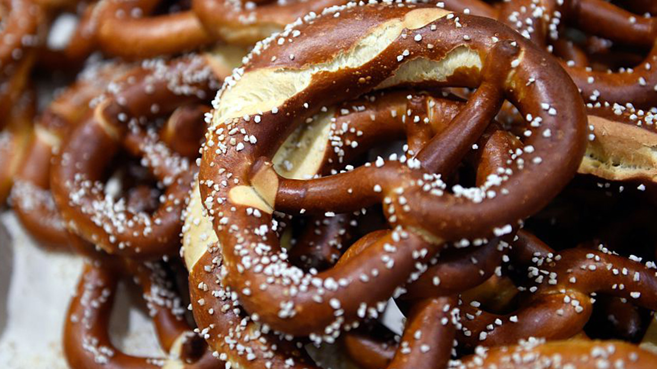 Students served pretzels covered in oven cleaner, lawsuit claims — Kennesaw Schools news